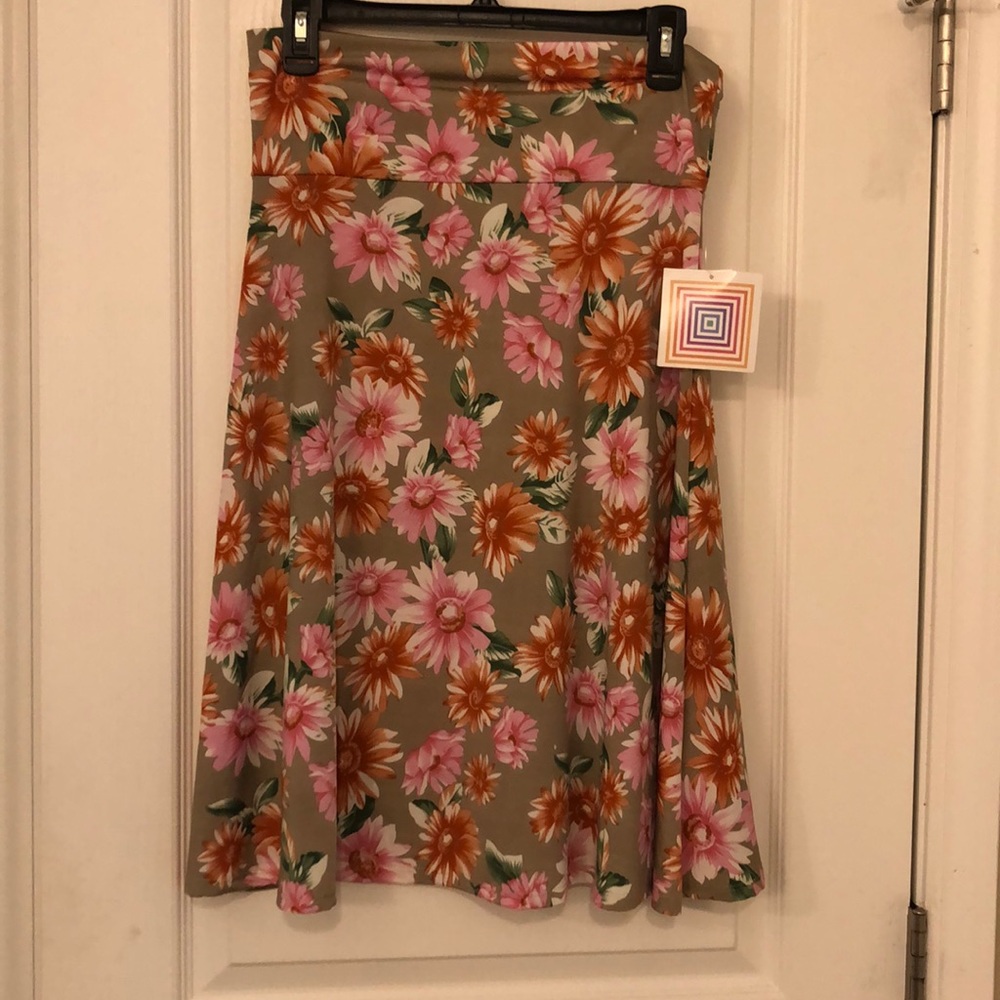 Very sexy flower print flared high waist skirt🌻